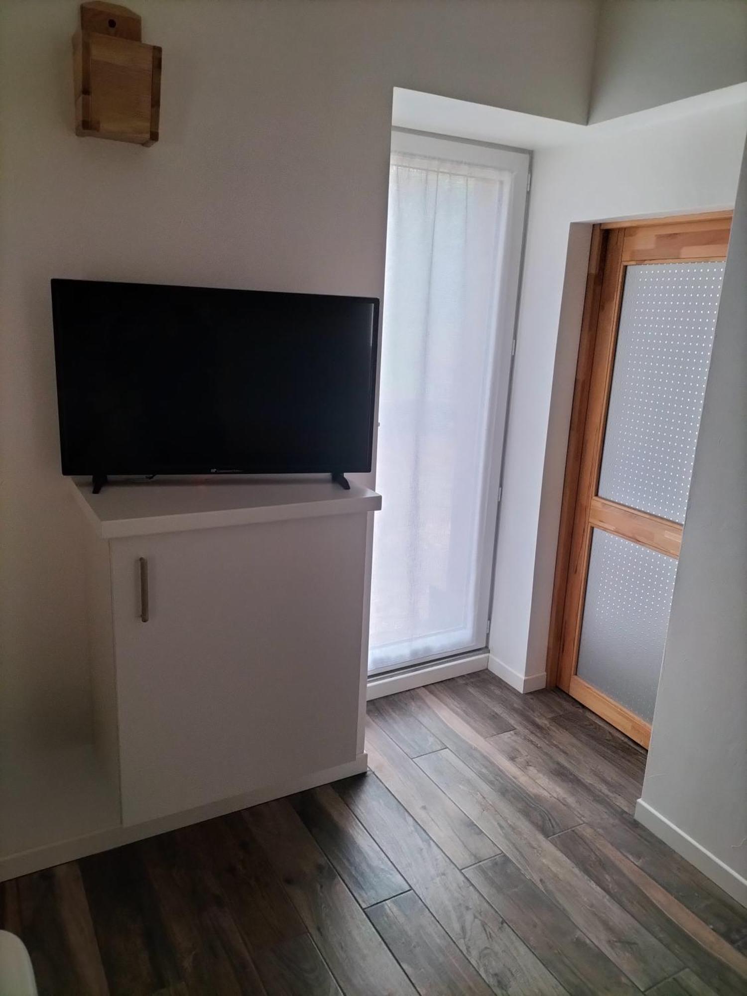 Logement Entier 3 Pieces Et Terrasse Mazieres-en-Gatine Buitenkant foto